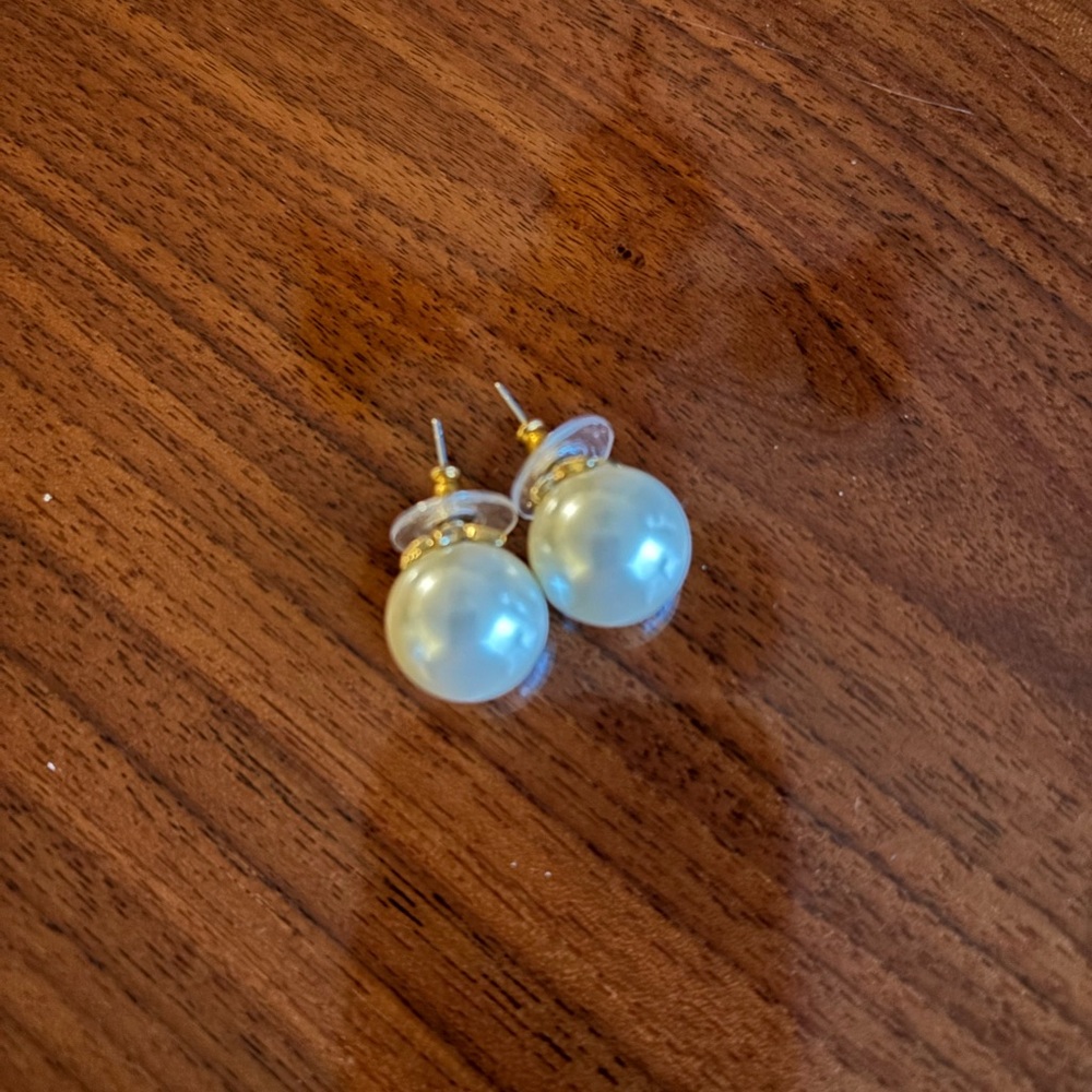 Large pearl balls in this classic earring